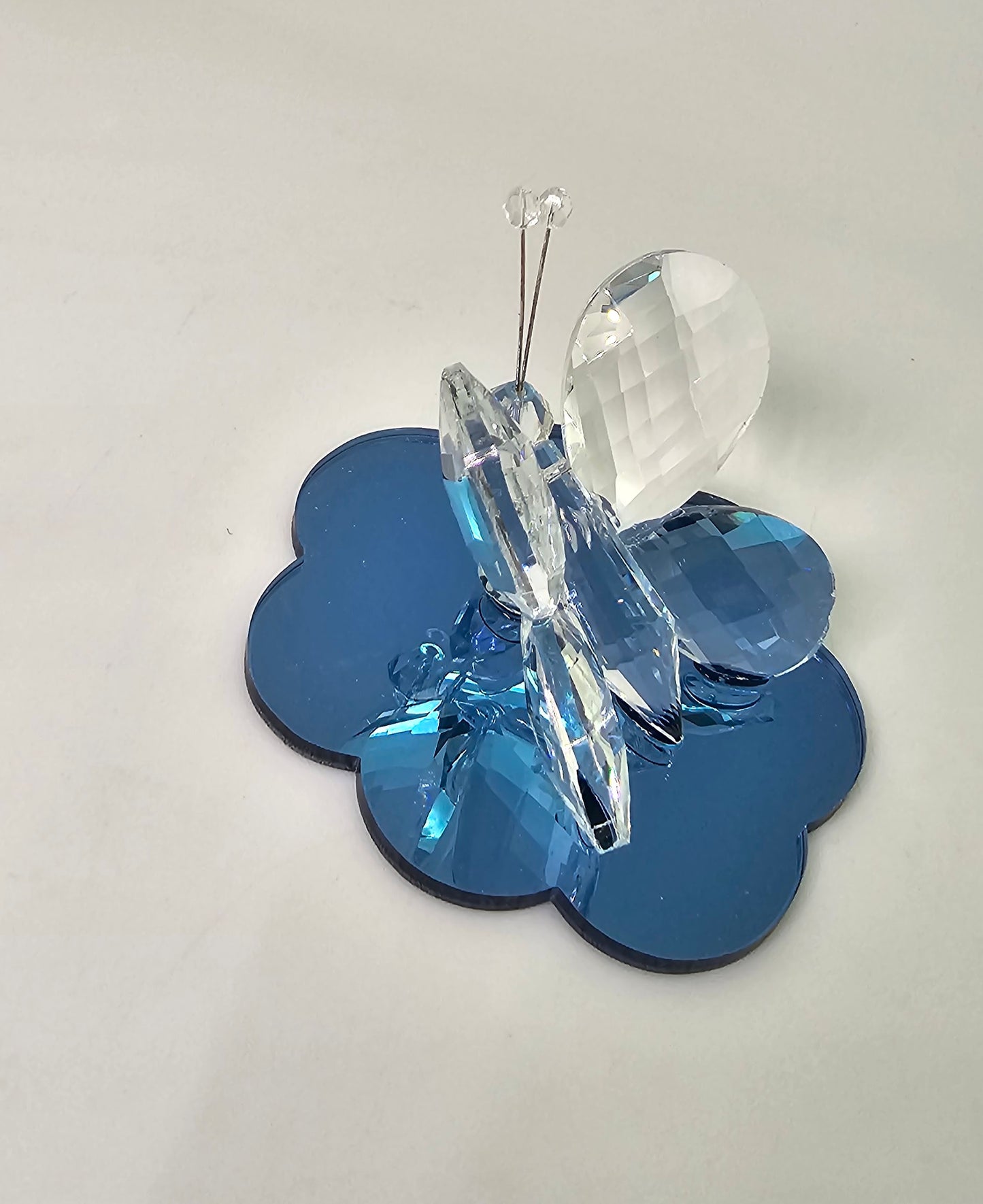 Figurina farfalla italiana 24% cristallo e bianco di Murano #12557