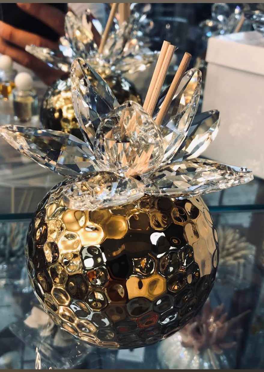 Debora Carlucci Diffusore a bastoncini con finitura martellata oro con loto di cristallo e profumo # 33131G