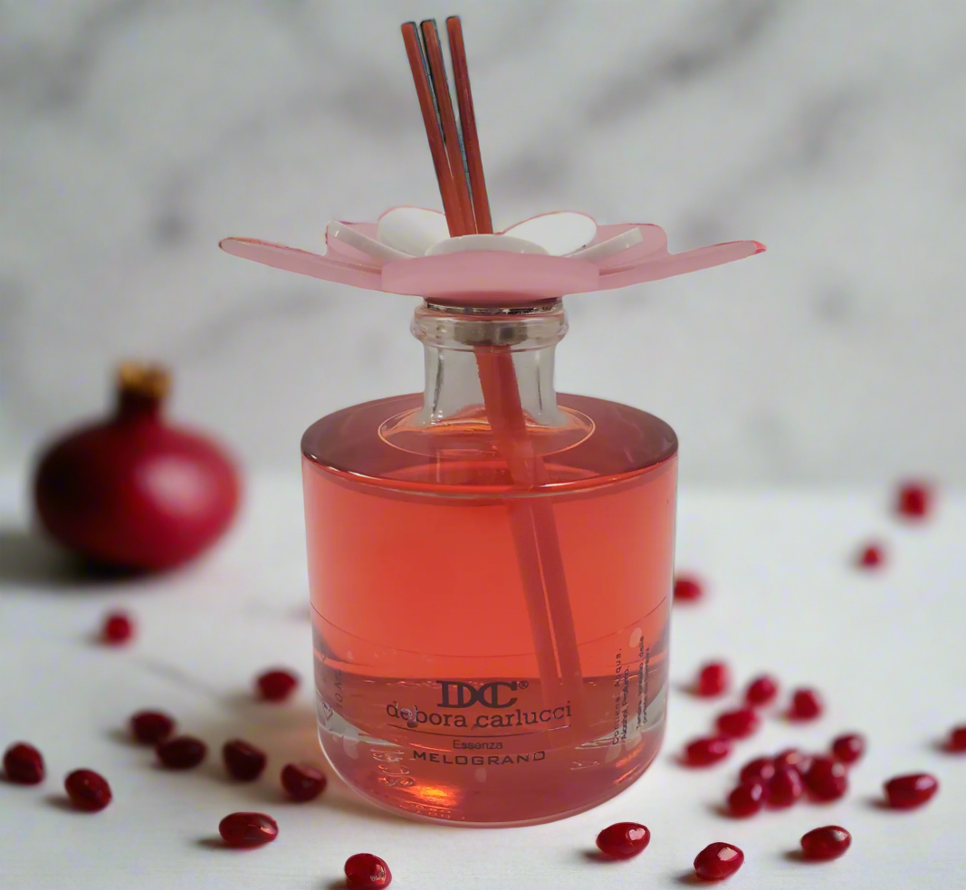 Debora Carlucci Collezione Renoir Diffusore rotondo rosso grande Melograno Melograno Bottiglia di profumo con fiore vibrante Top 7 oz. #DC5809