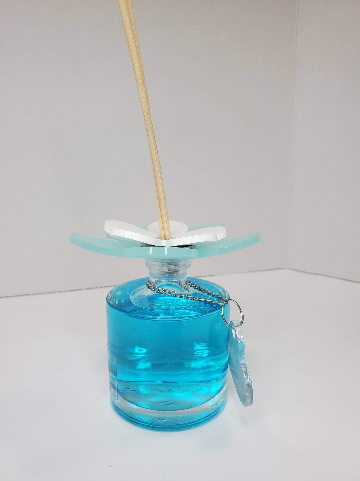 Debora Carlucci Collezione Renoir Aqua Blue Profumo Grande Bottiglia Diffusore Rotondo Con Fiore Vibrante Top 7 oz. #DC5805