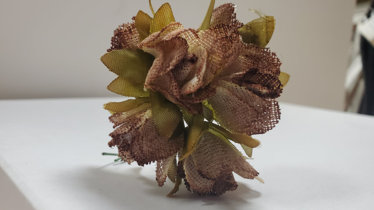 Pequeñas flores de papel marrón y marfil- 72 piezas/bolsa BF5554
