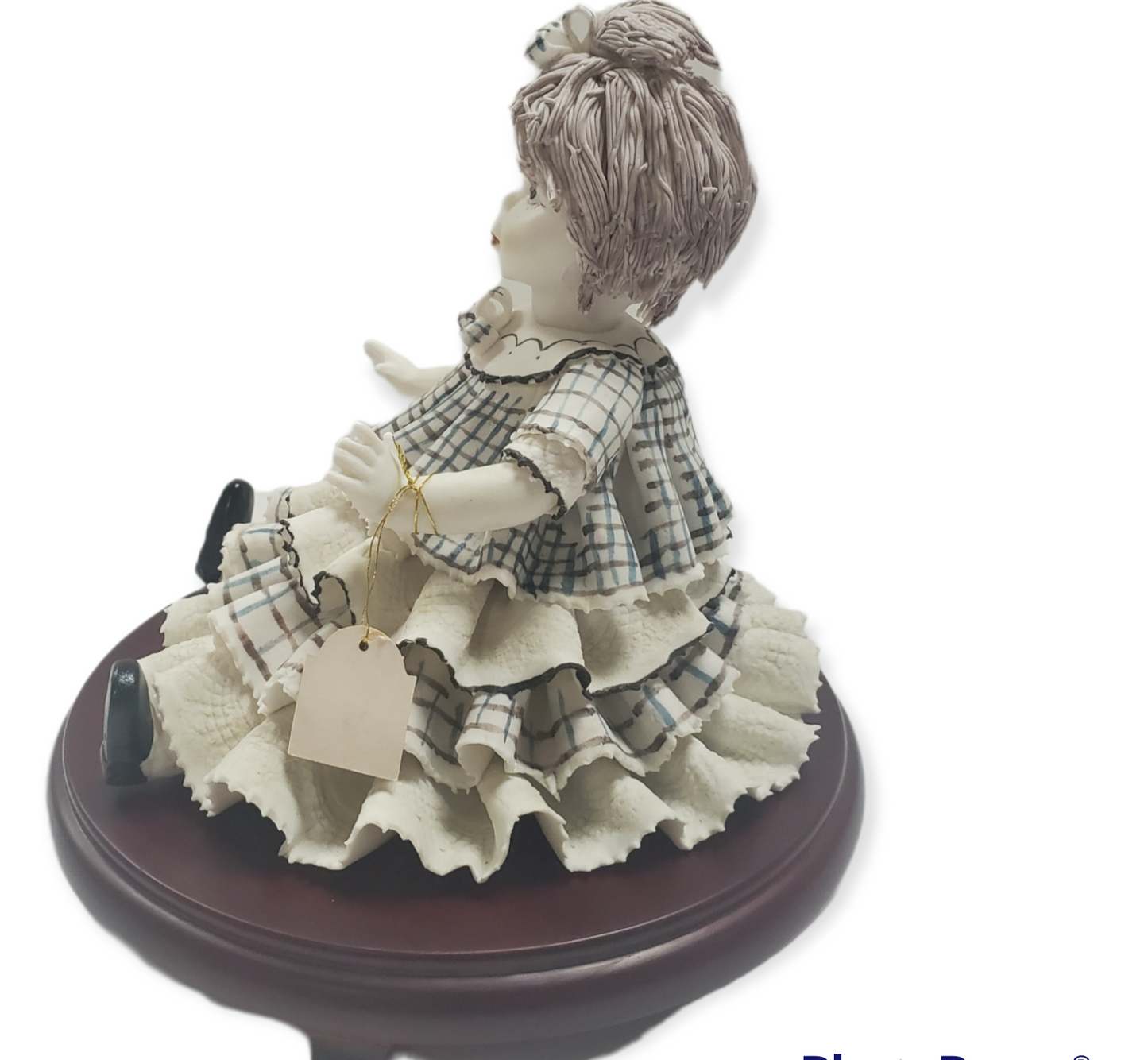 Centro de mesa de niña de porcelana sobre base de madera #4D005