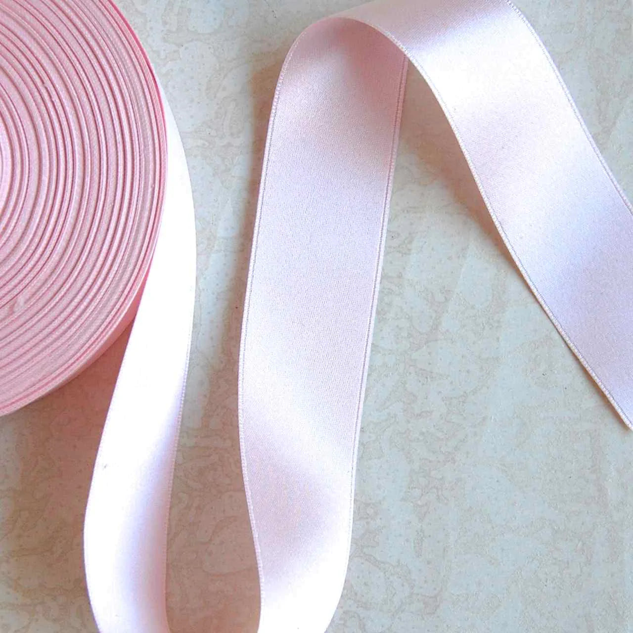 Cinta de raso rosa de una cara de 1 pulgada, 100 yardas. #ROLLO1PK