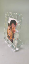 Cargar imagen en el visor de la galería, Marco de fotos Debora Carlucci con broche de flor de cristal Swarovski #DC1711
