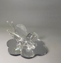 Cargar imagen en el visor de la galería, Figurilla de mariposa blanca de Murano y cristal italiano al 24 % #12557
