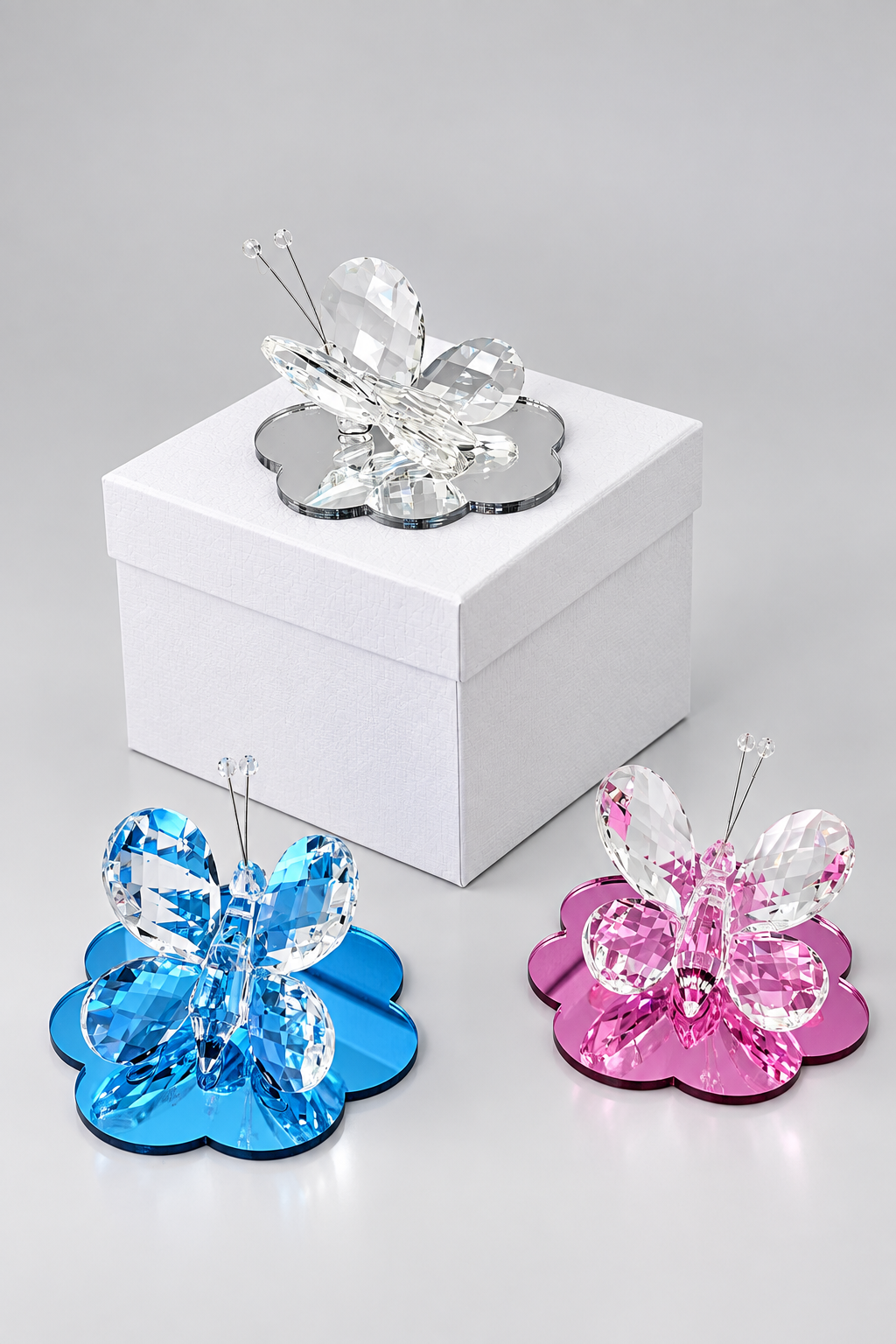 Figurina farfalla italiana 24% cristallo e bianco di Murano #12557
