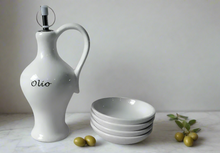 Carica l&#39;immagine nel visualizzatore di Gallery, Cucina Italiana Oliera Dispenser Olio di Oliva in Ceramica con 4 Piattini #0179/W
