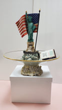 Cargar imagen en el visor de la galería, Cevik Collection Usa plato central w. Estatua de la Libertad Edición Limitada
