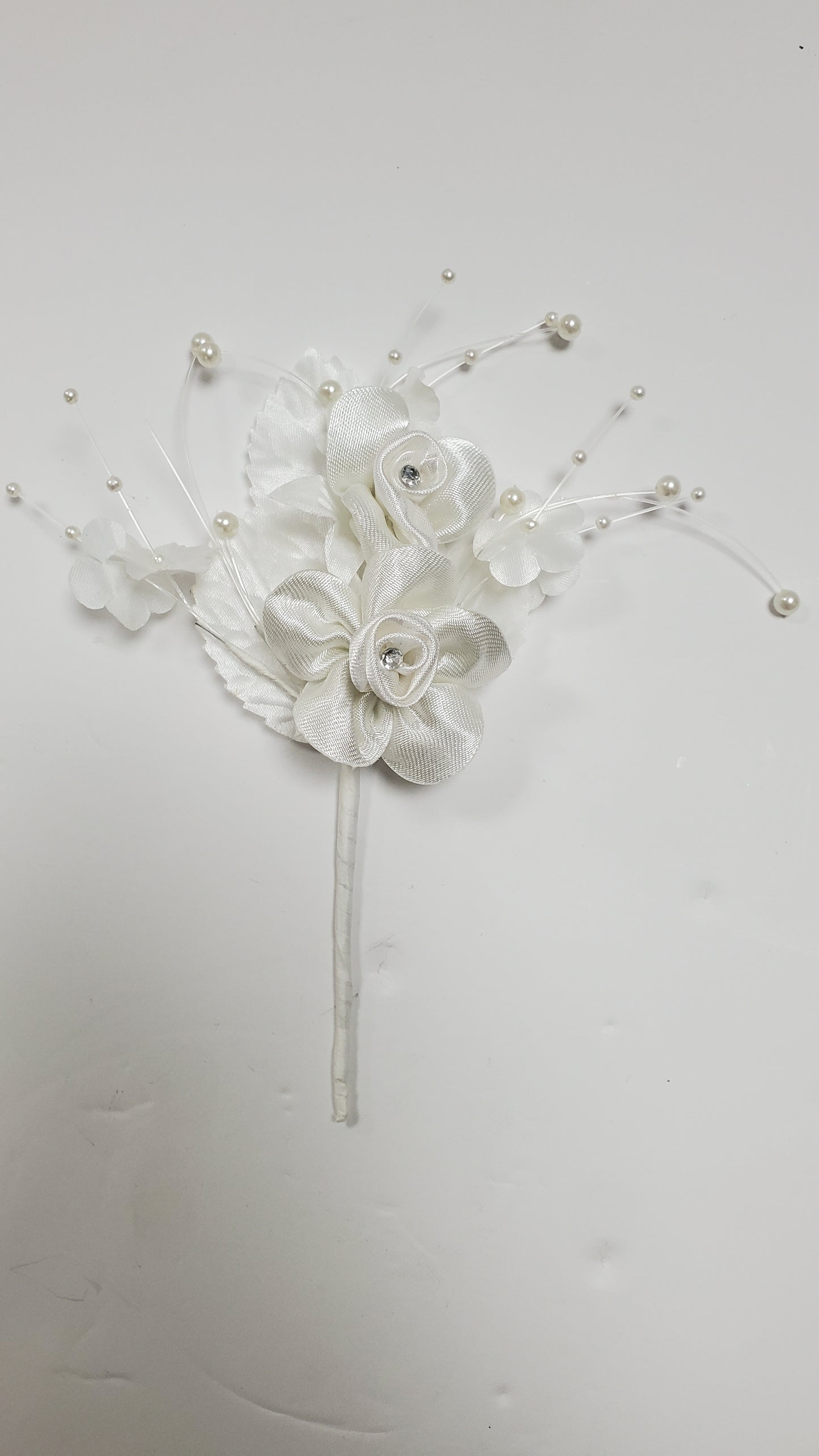 Bouquet di fiori bianchi w. streaming perle- 12 pz/borsa ARF2083W