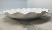 Cargar imagen en el visor de la galería, Cucina Italiana Plato para pasta festoneado de 13&#39; Blanco #1317/W
