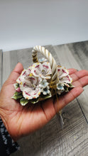 Cargar imagen en el visor de la galería, Porcelana Capodimonte Flower Bouquet Party Favor #7F9640
