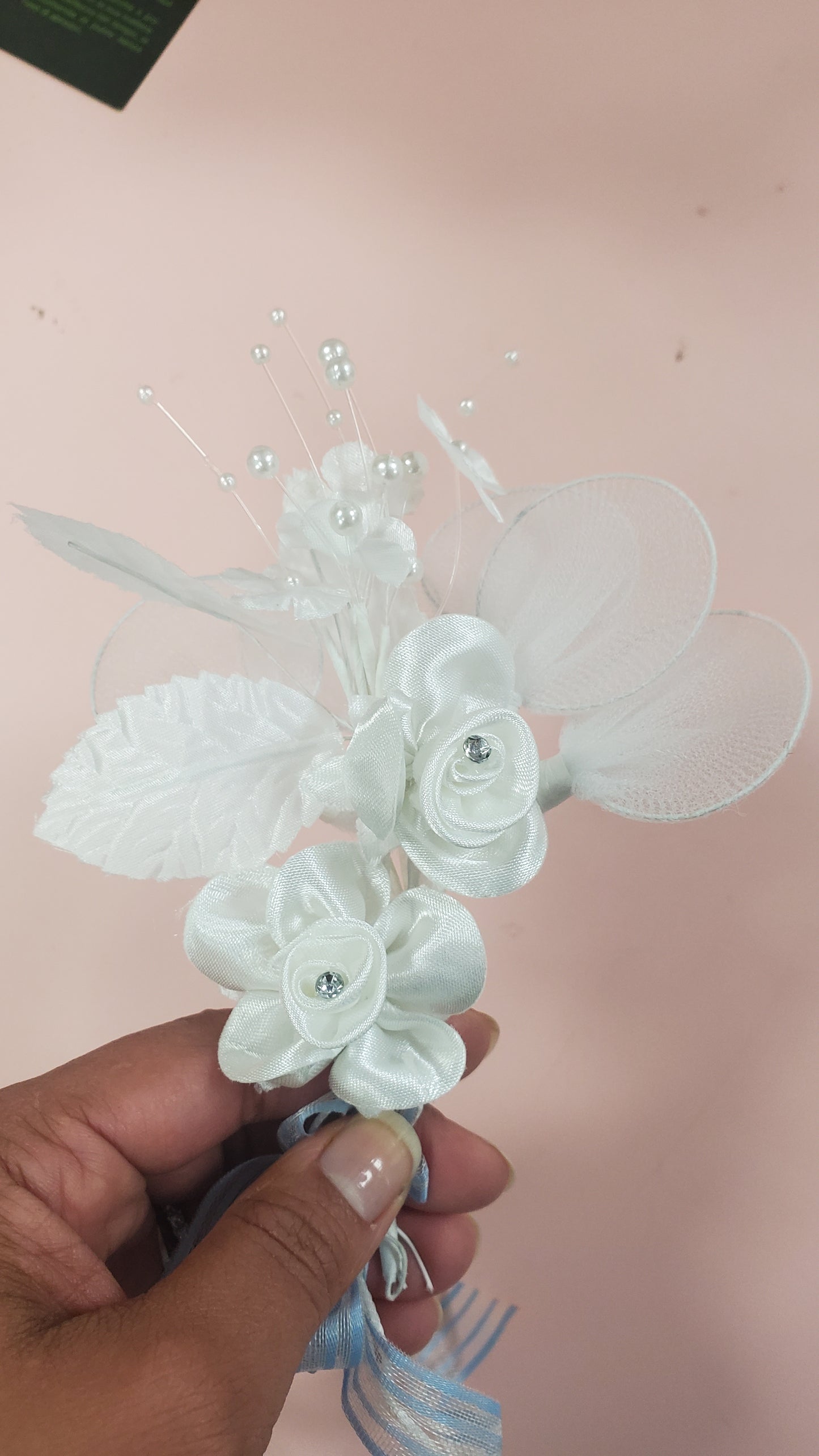 Bouquet di fiori bianchi w. streaming perle- 12 pz/borsa ARF2083W