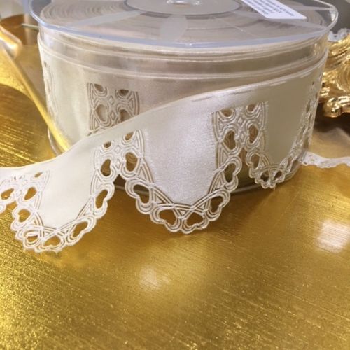 Bomboniere di mandorle con fiori di coriandoli avorio, nastro Jordan Mandorle Rolls # H400-2
