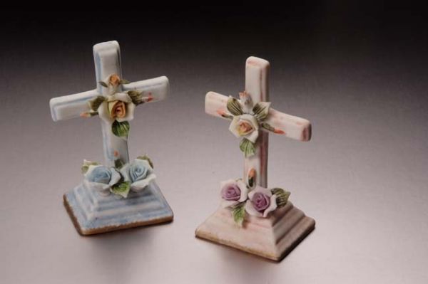 Bomboniere a croce in porcellana #4F3001