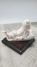 Load image into Gallery viewer, Giuseppe Armani Statue &quot; Newcomer&quot; 1152F
