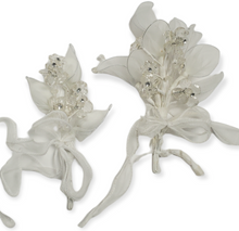 Load image into Gallery viewer, RF263I Ivory 3 Pocket Confetti Holder Bouquet w. Crystals 12pc/Bag
