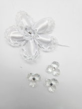 Load image into Gallery viewer, Swarovski Crystal Detail Brooch BR-0001
