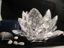 Cargar imagen en el visor de la galería, Centro de mesa de loto de cristal italiano 12 x 12 x 8 #CR212
